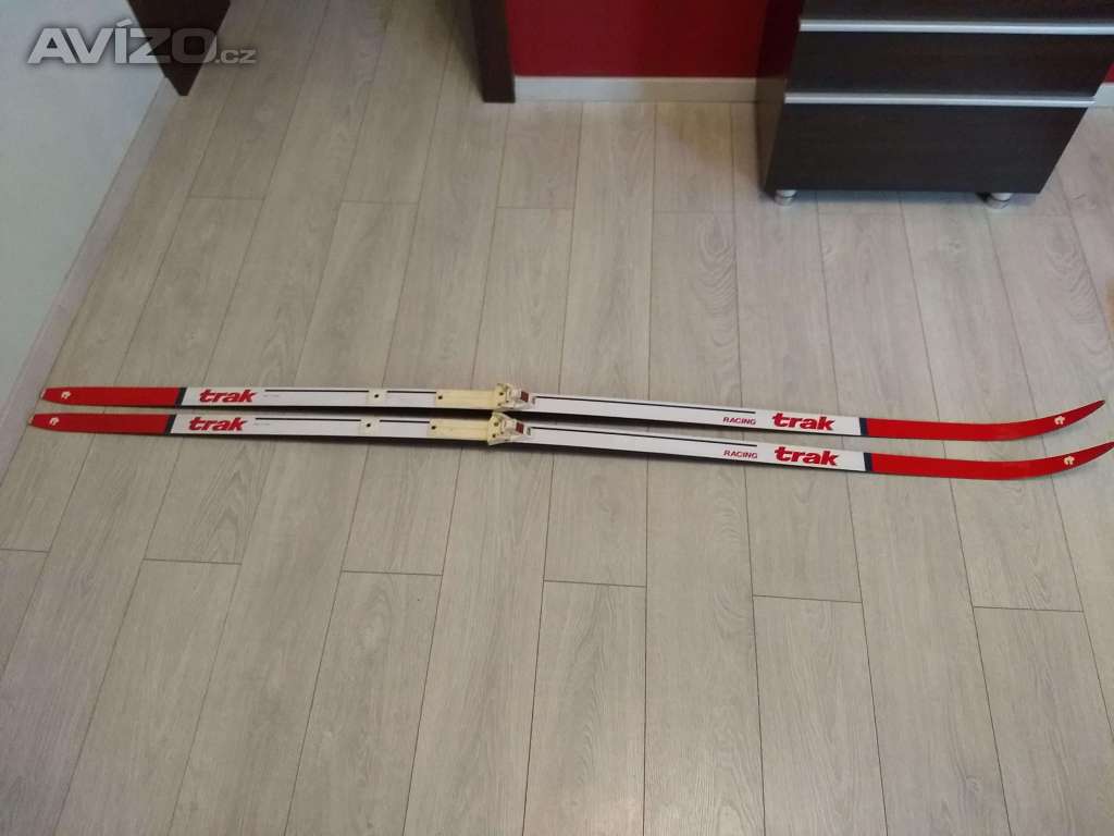Prodám starší běžky TRAK 215cm 