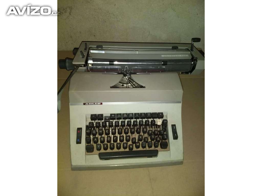 Prodám starý psací stroj Adler