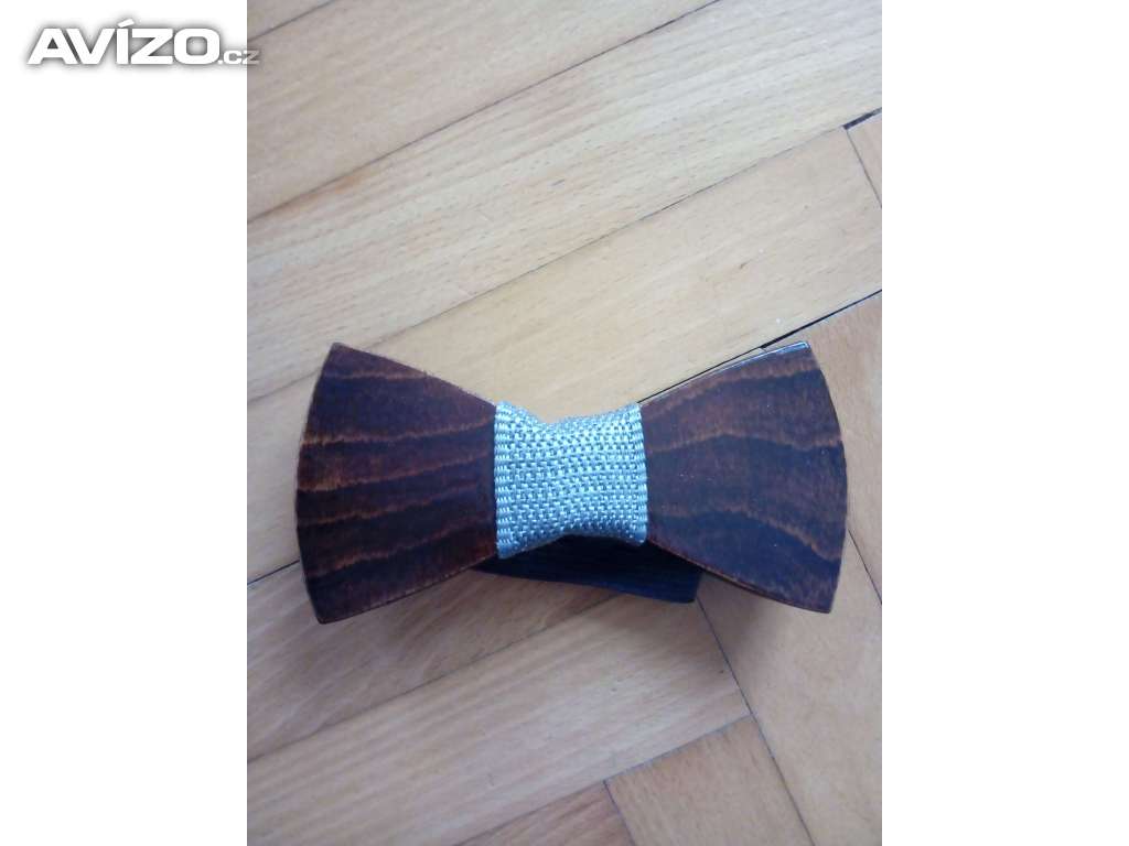Prodám nového dřevěného motýlka.