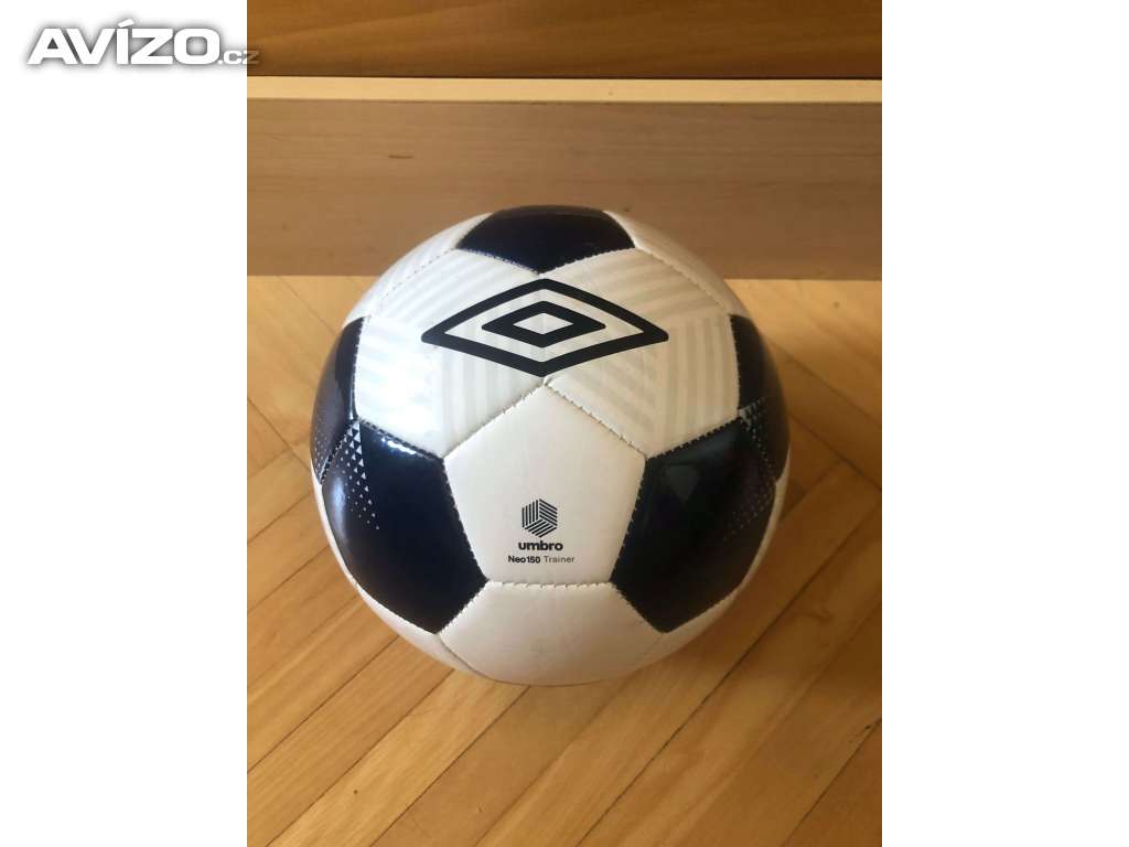 Nový fotbalový míč Umbro