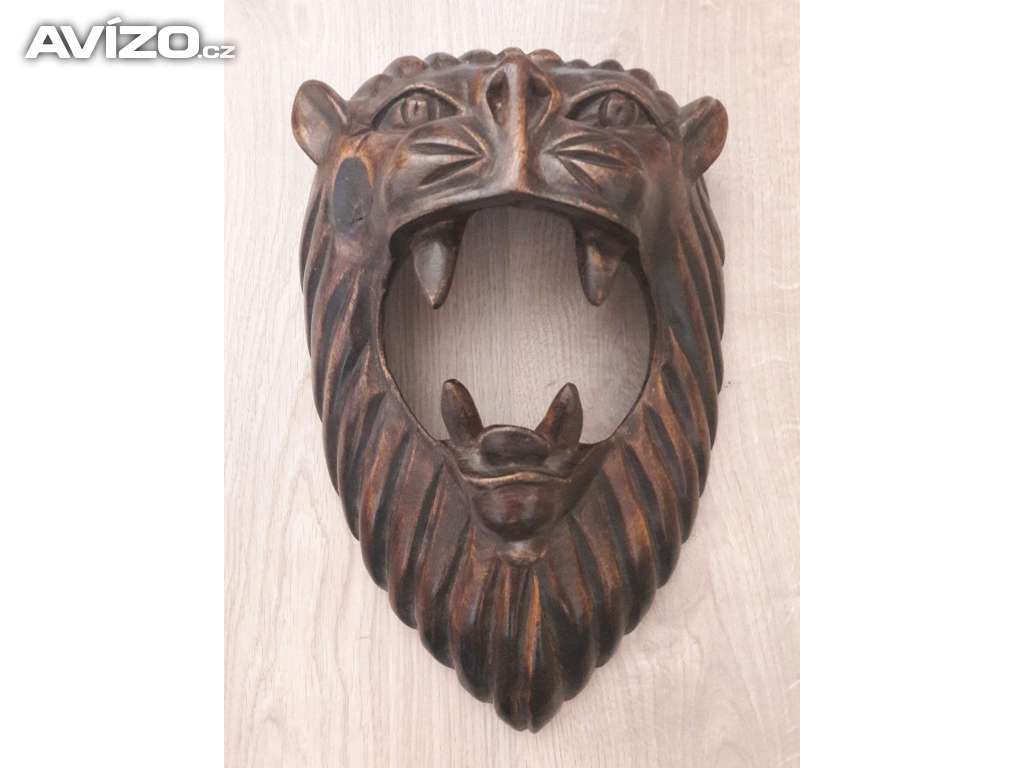 Maska - dřevořezba