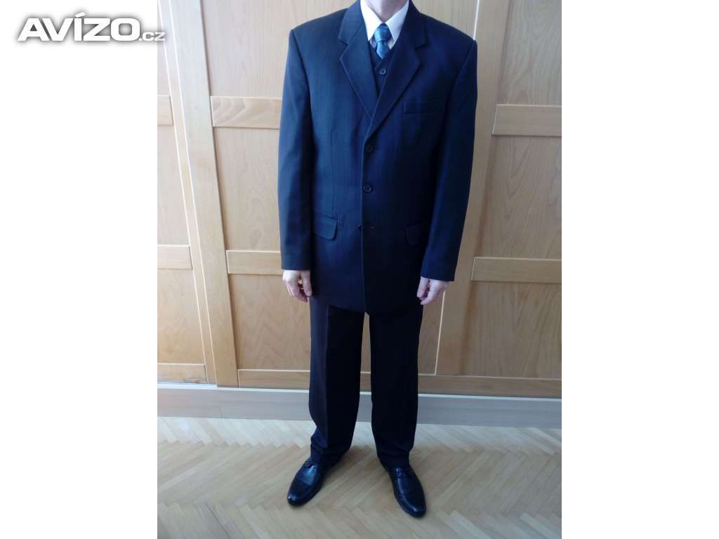 Prodám zánovní pánský černý oblek.