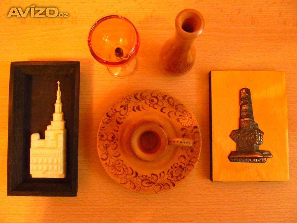 Foto inzerátu Retro upomínkové předměty