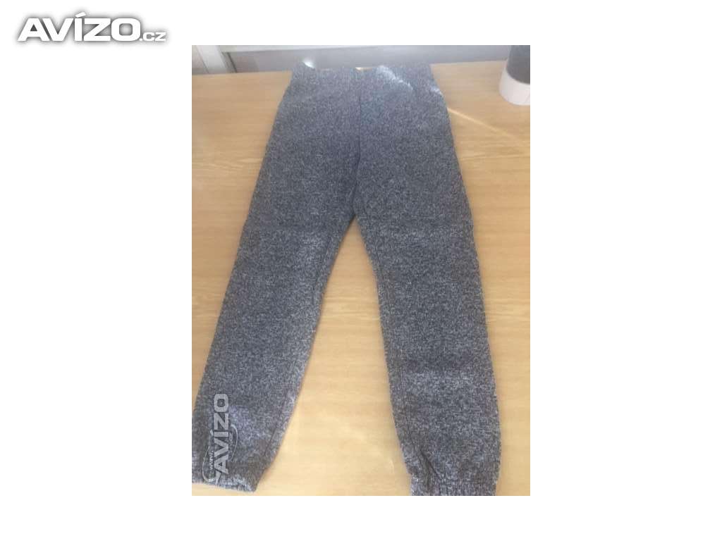 Prodám šedé elastiky-tepláky vel. 128 zn. Boys, nové