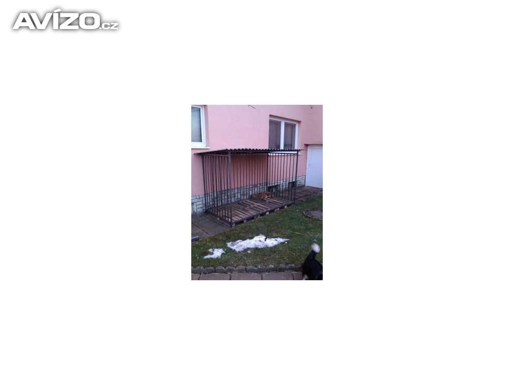 Dřevník-přístřešek na palivové dřevo