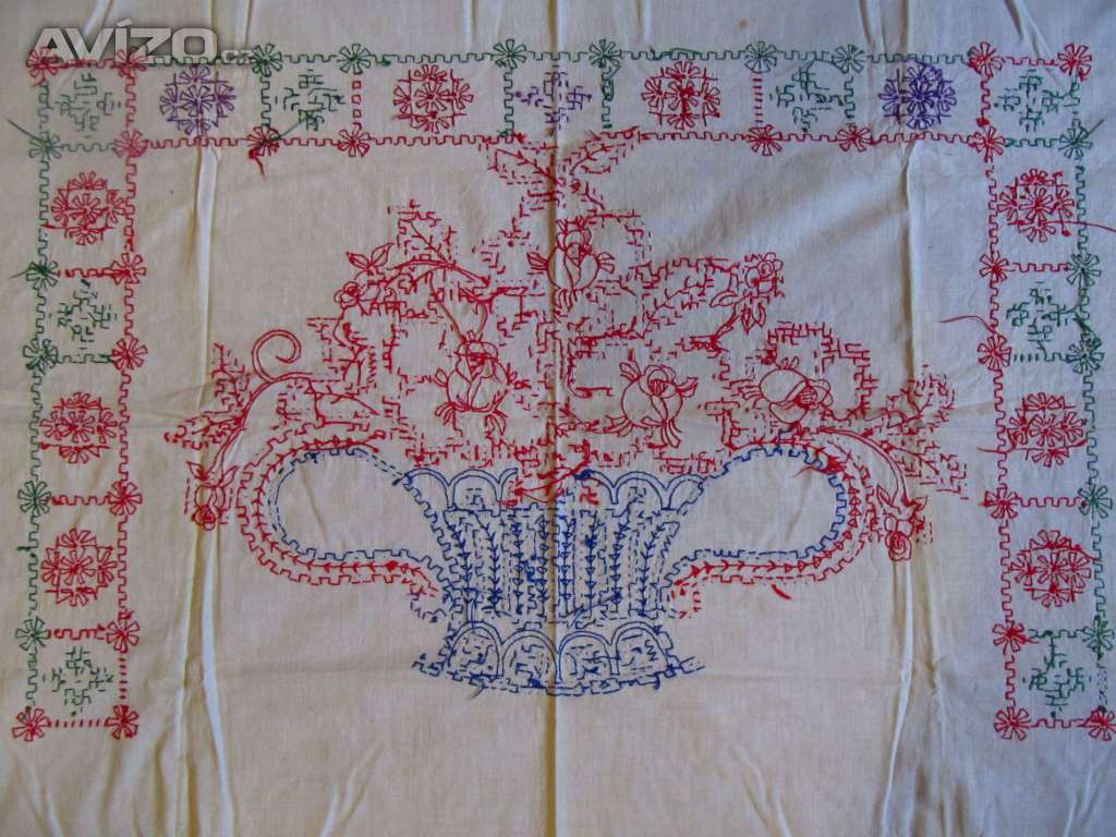 Foto inzerátu Stará vyšívaná dečka č. 2