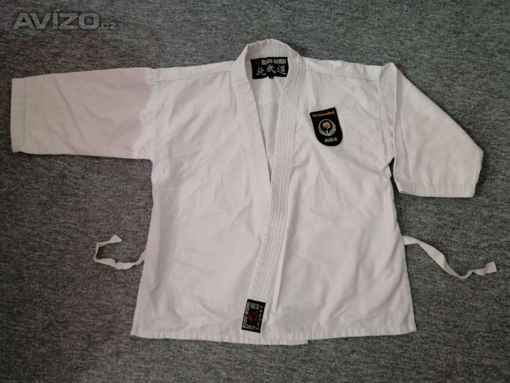 1x blůzka karate, 1x blůzka judo, 1x pásek