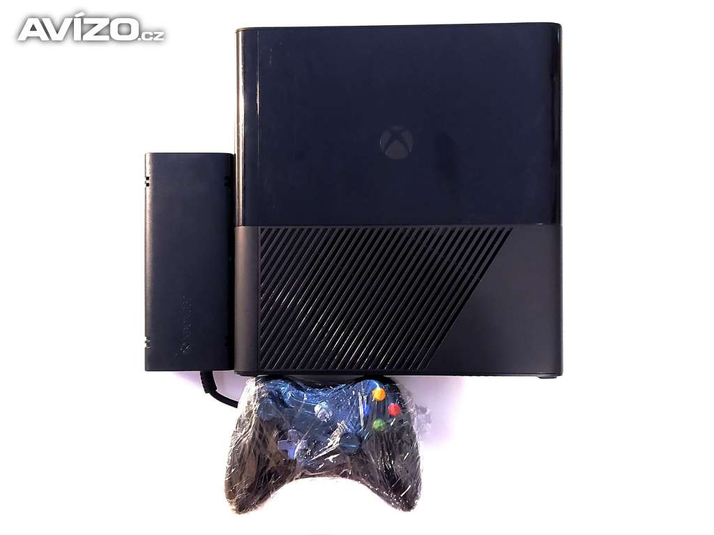 XBOX 360 E + 1 x bezdrátový ovladač, 1 org. hra