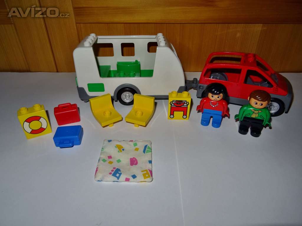 Lego duplo auto s obytným přívěsem