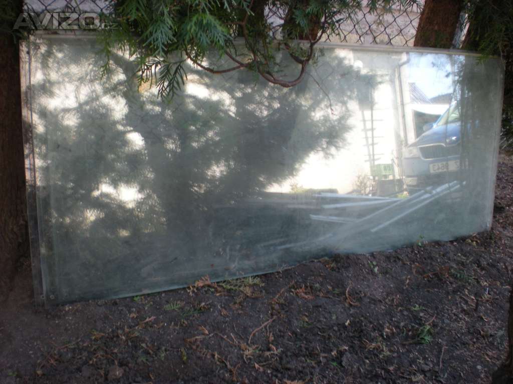 Skleněná tabule, tvrzené sklo 135cm  x 57cm, tl. 5mm 