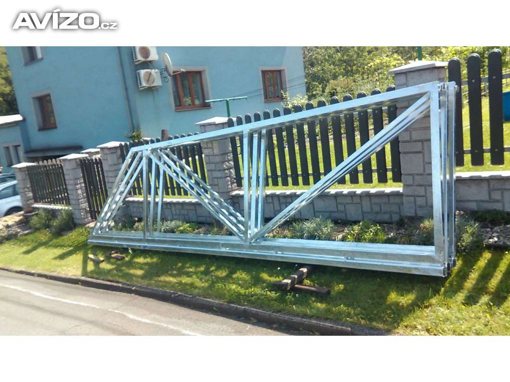 Samonosná brána akční cena Unor