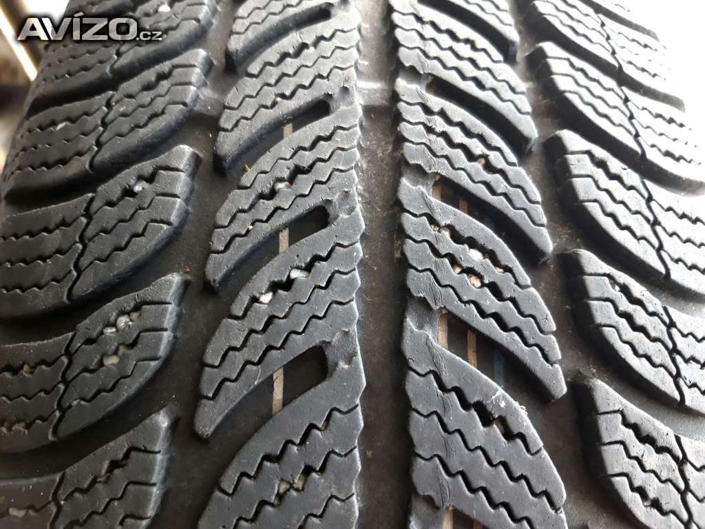 Prodám po 2ks zimních pneu 185/65 R15: