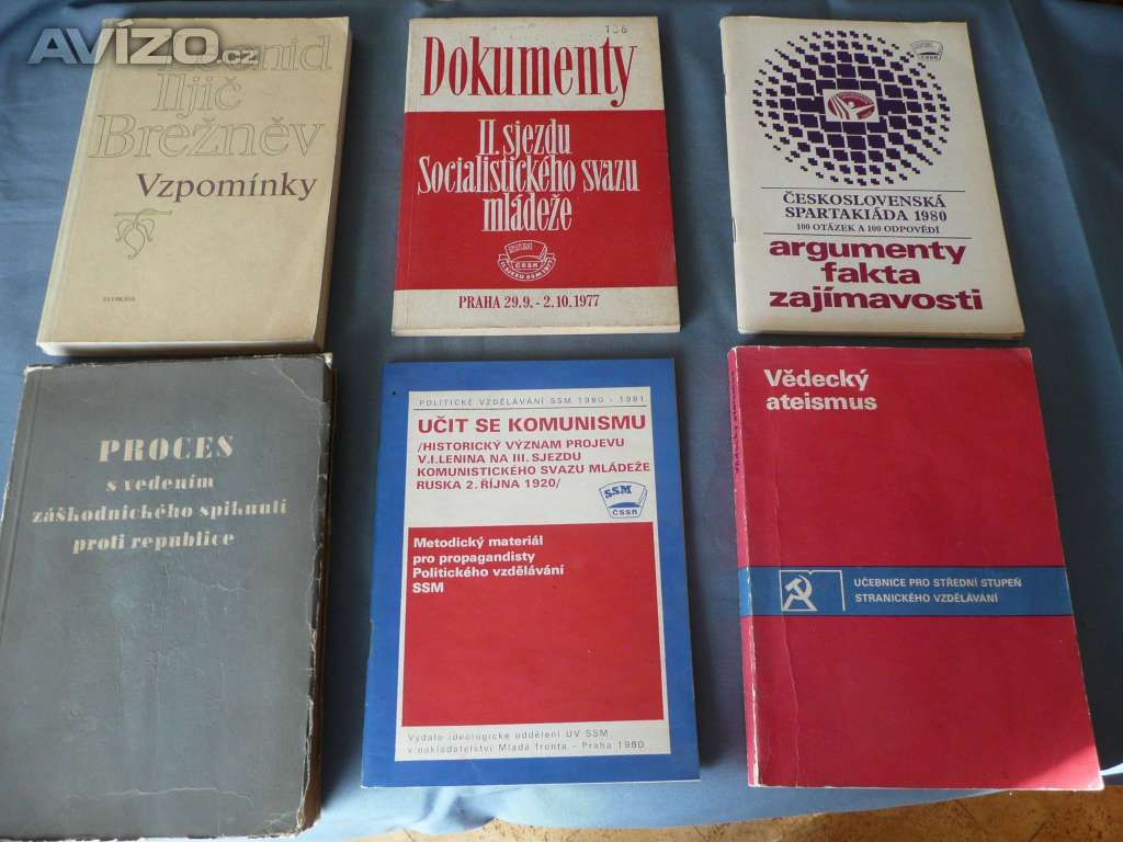 Knihy a dokumenty z komunistického období 1950,1968, 1976,1977, 1978, 1979,1980, 1985.