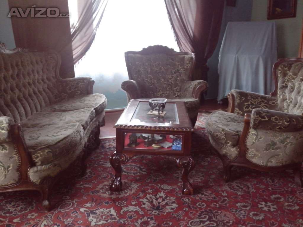 Barokni sedačka stolkem