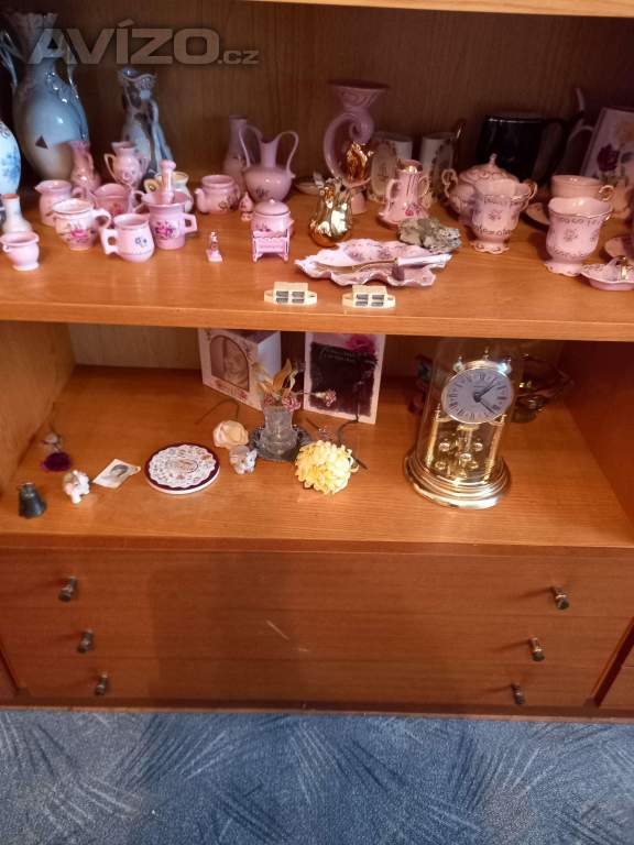 Prodám sbírku růžového porcelánu, 