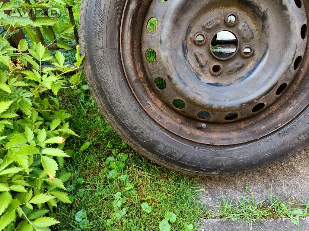 Foto inzerátu Zimní kola + originál poklice na Toyota Yaris