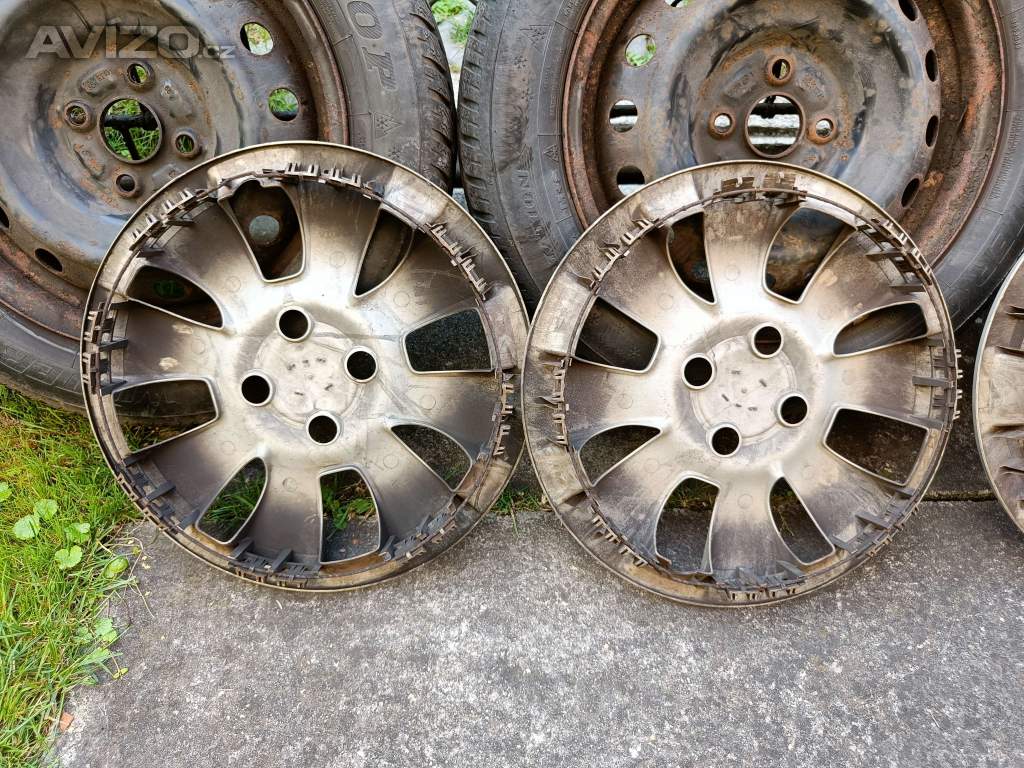 Foto inzerátu Zimní kola + originál poklice na Toyota Yaris