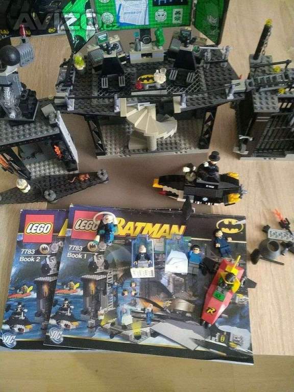 Lego The Batcave: The Penguin and Mr. Freezes Invasion Item No: 7783-1
