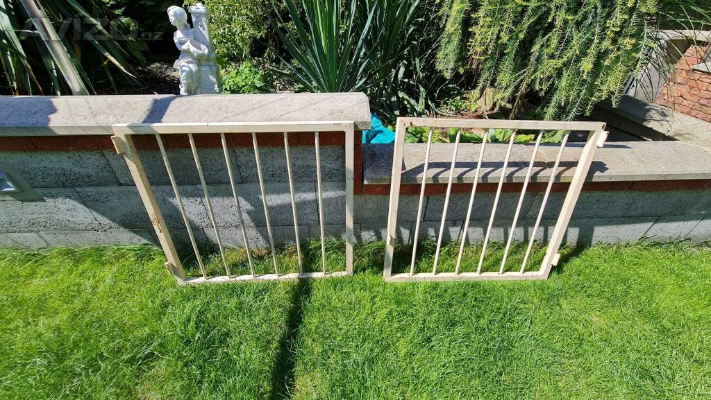 Foto inzerátu prodám 2ks mříží na menší okna ,či sklep