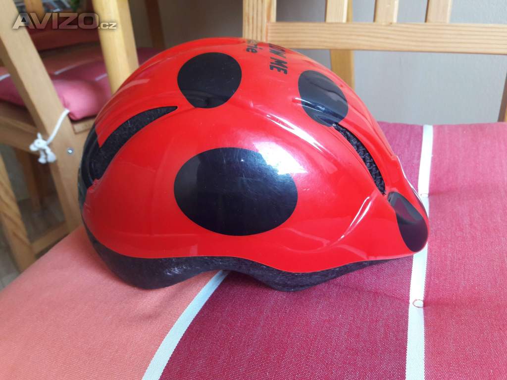 Prodám dětskou sedačka na kolo +dětské helmy na kolo