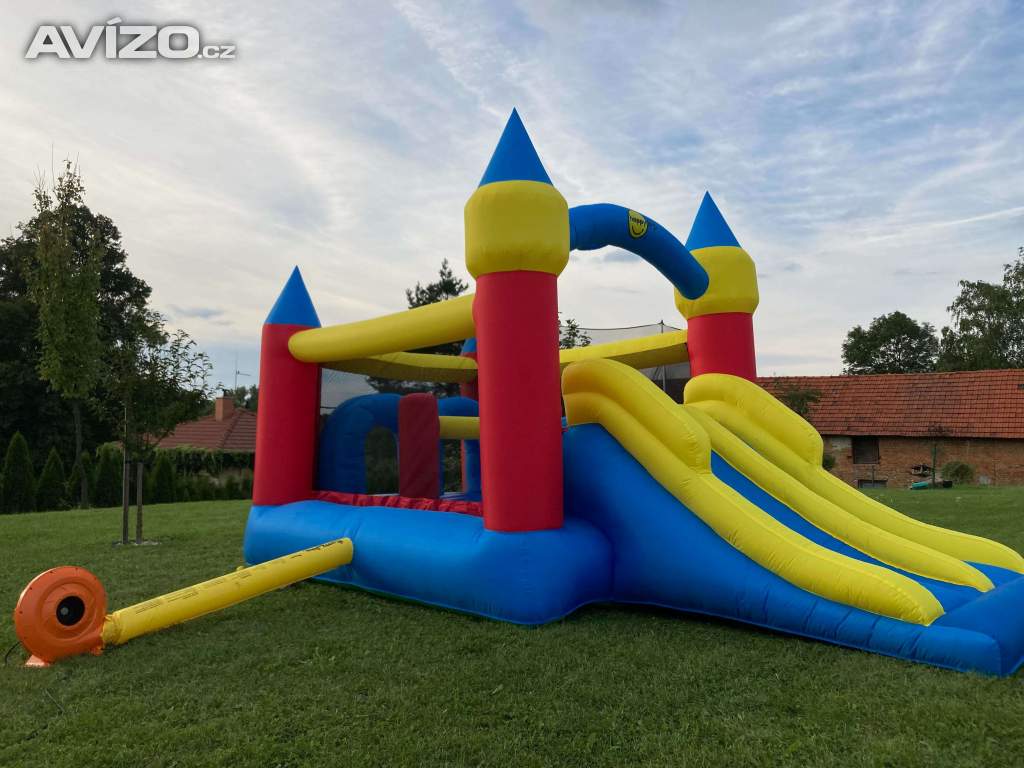 Skákací hrad skluzavka Velikost 11,5m2 - pronájem