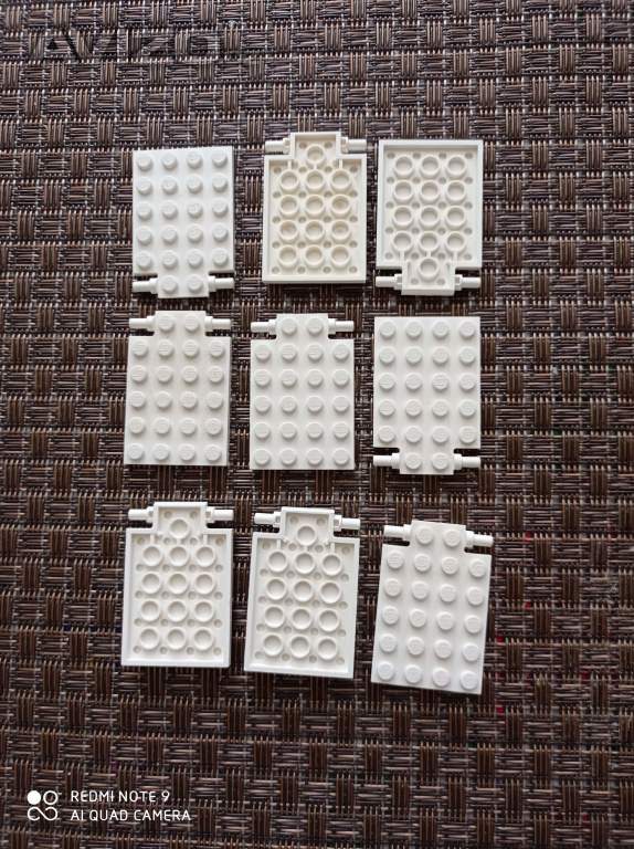 Prodám 9 ks LEGO 92099 Talíř, upravený 4 x 6 s pantem dveřní pasti 