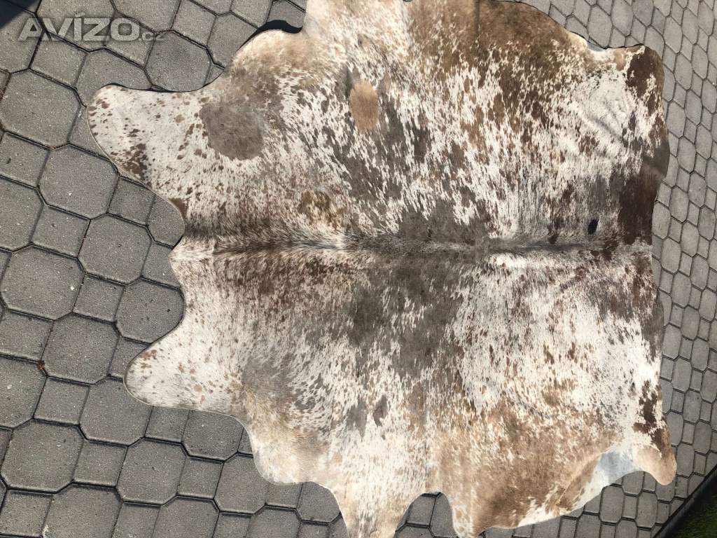 Prodám pravou hovězí kožešinu bílo hnědá