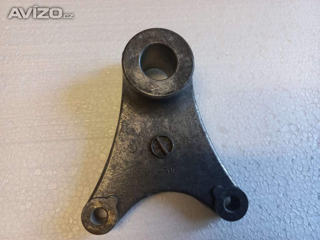 Držák,unašeč zadní brzdy Suzuki Bandit GSF650 01