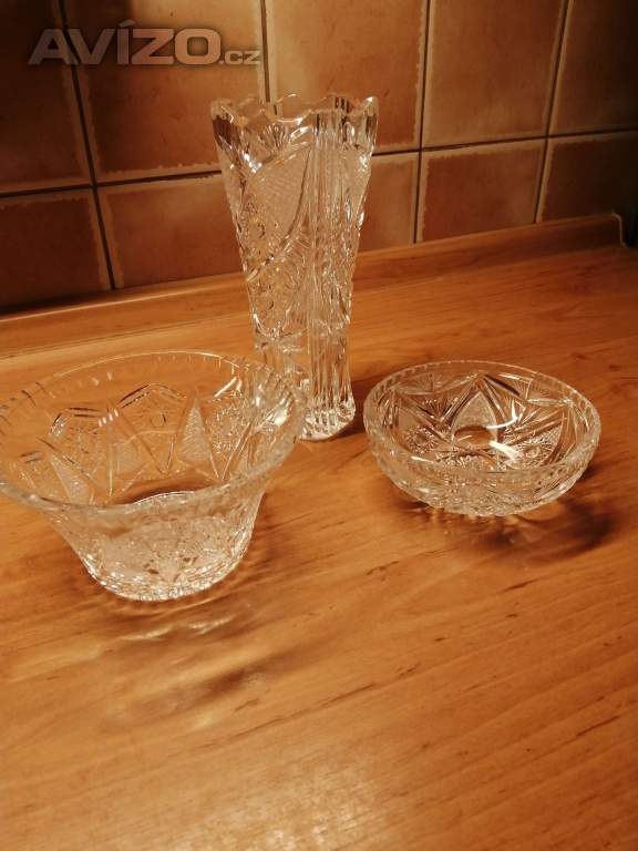 Křišťálová broušená váza a misky