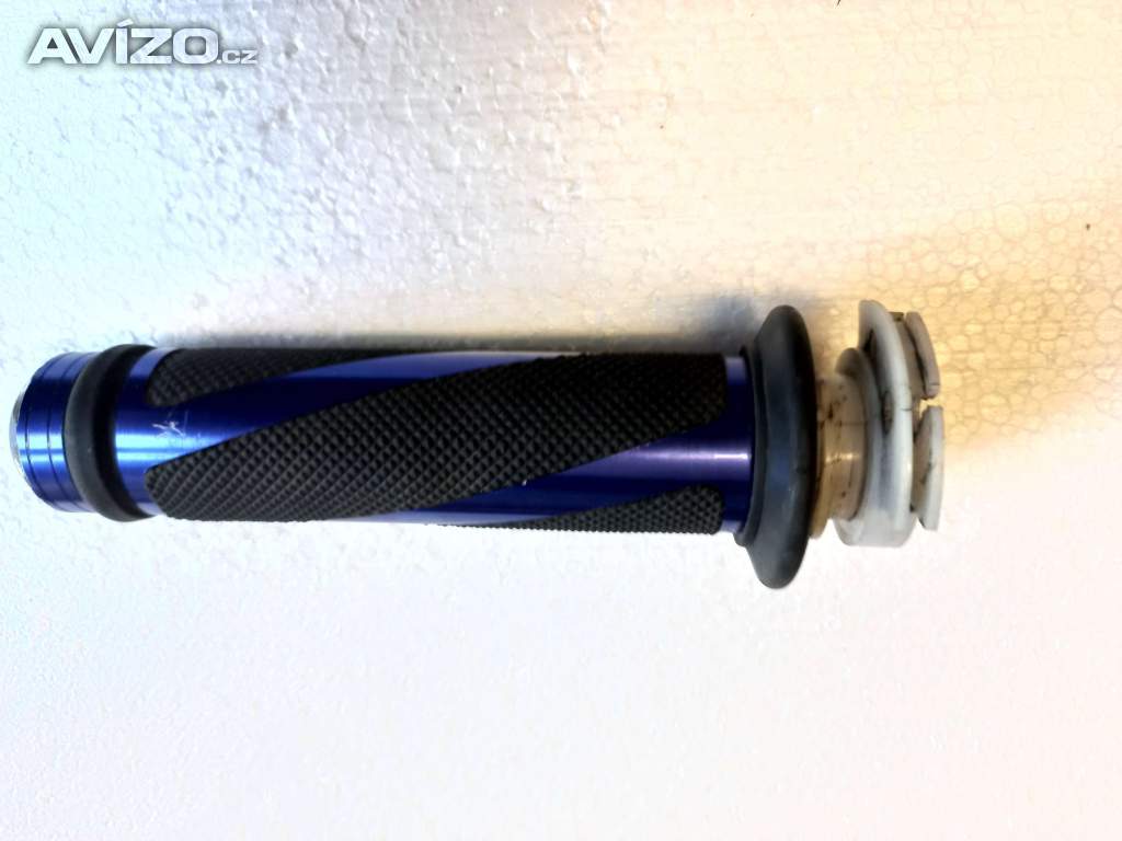 Pravý plynový grip rukojeť Suzuki Bandit GSF600 01