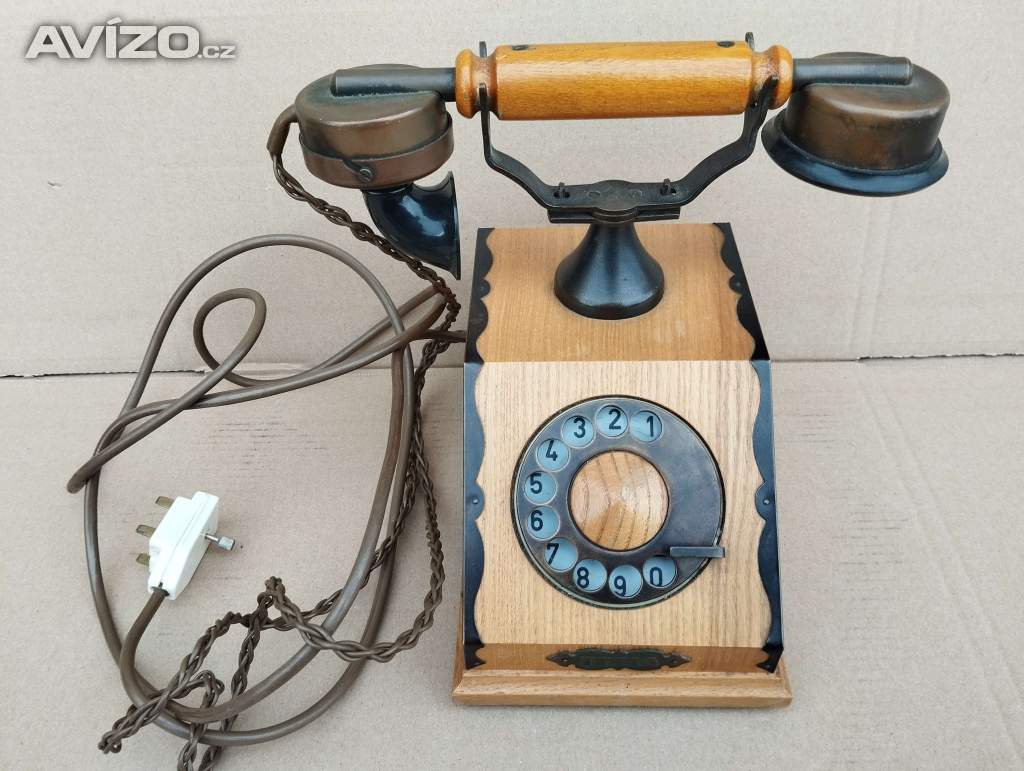 Starý telefon TESLA typ CS20, rok 1980