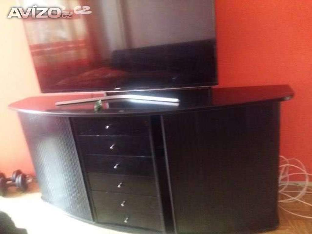 Obyvaci stena komoda stolek televizni italský dyha cerna 150