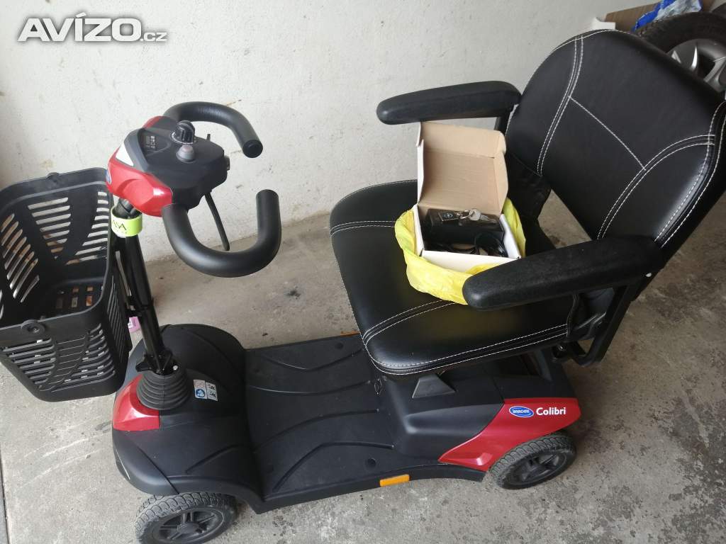 Elektrický, invalidní vozík. 