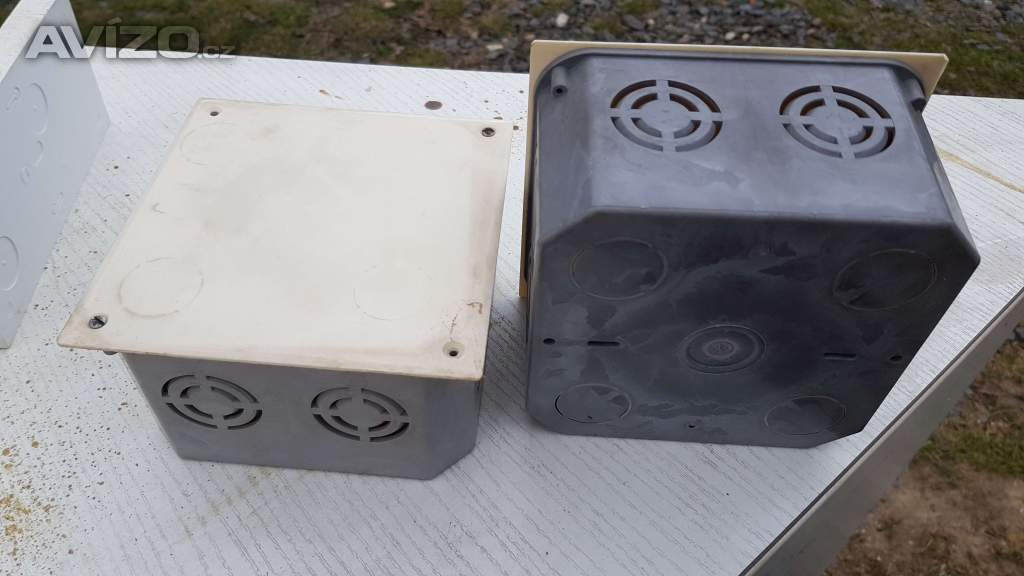 Foto inzerátu Instalacni krabice elektro - ruzne