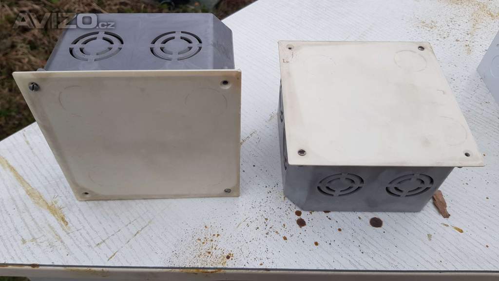 Foto inzerátu Instalacni krabice elektro - ruzne