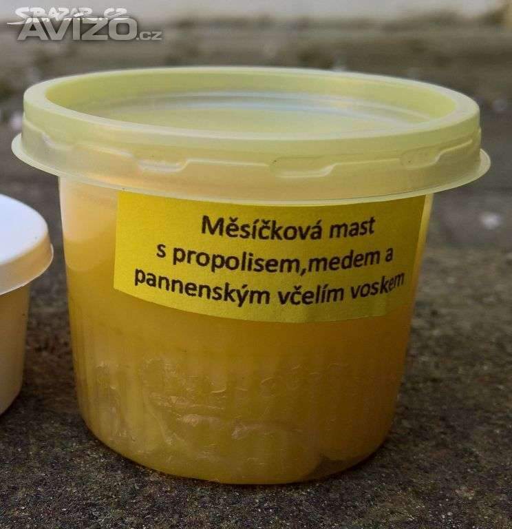 Domácí měsíčková mast s propolisem a medem.