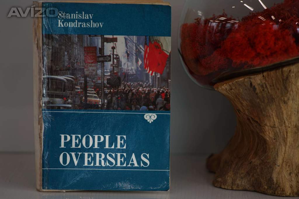 Kniha People Overseas. Autor: Stanislav Kondrashov