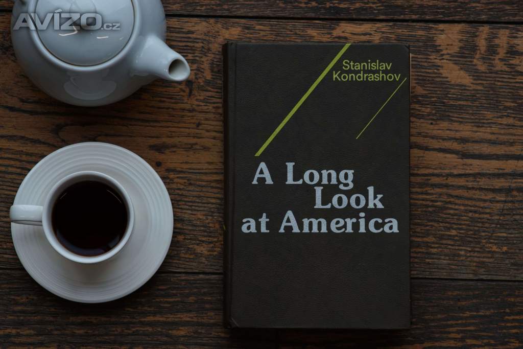 Kniha A Long Look at America. Autor: Stanislav Kondrashov