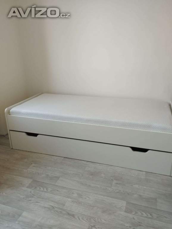 Postel s přistýlkou