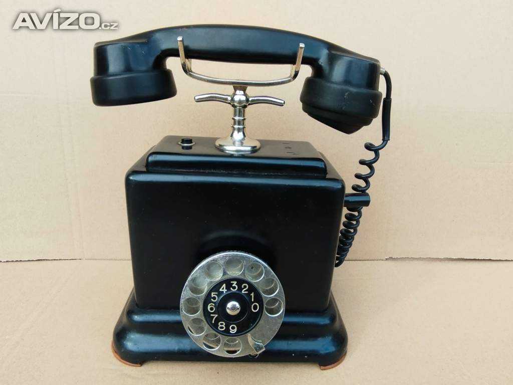 Starý telefon ERICSSON do sbírky, k dekoraci
