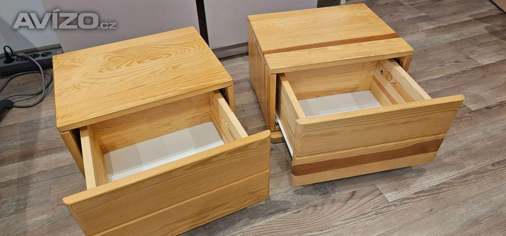 Foto inzerátu 2 ks noční stolky. Masiv borovice.