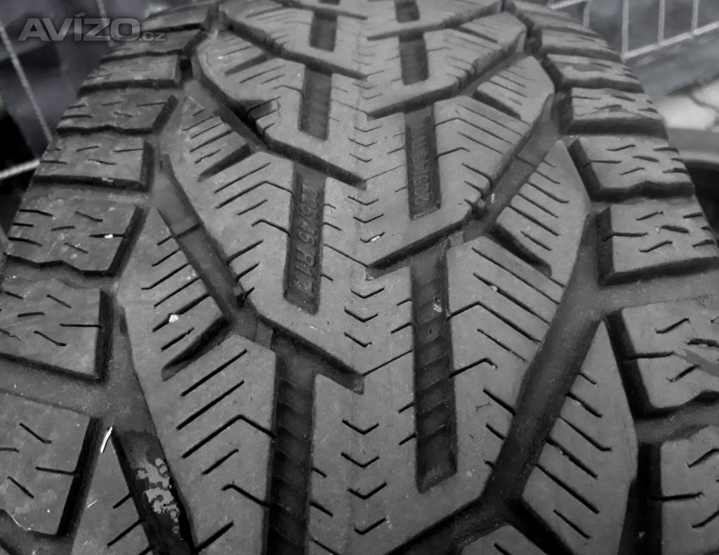 2ks zimních pneu 225/45 R17 Riken