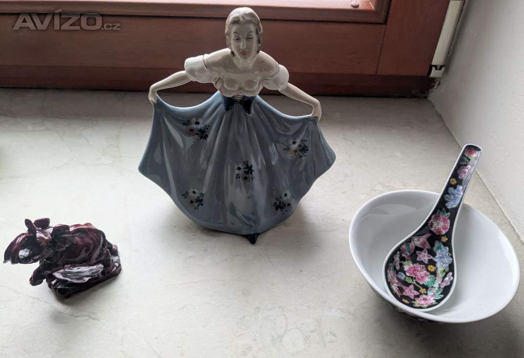 SADA DEKORATIVNÍ KERAMIKY A PORCELÁNU - FIGURKY...
