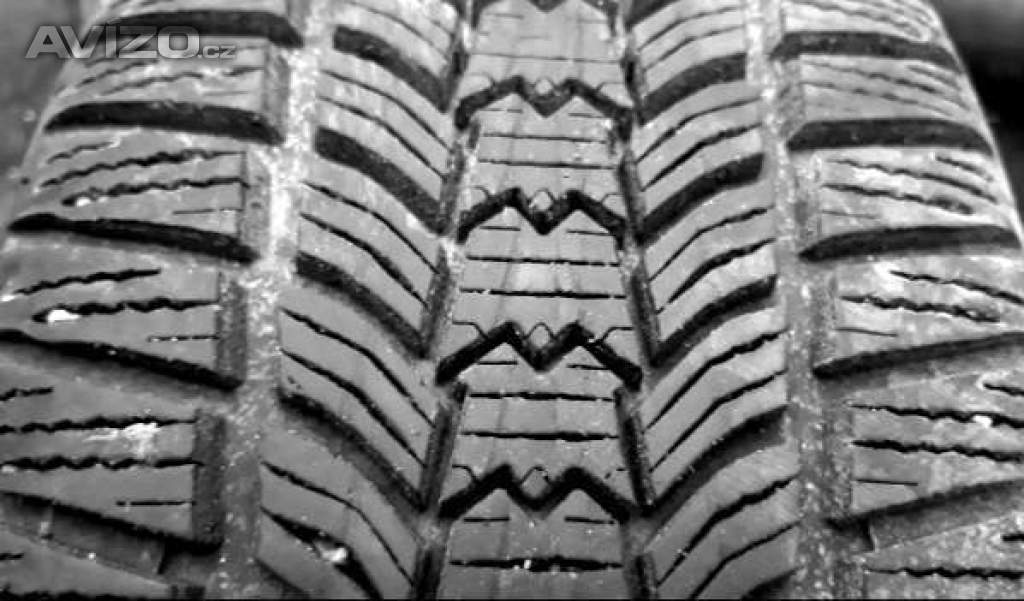 Sada nebo 2ks zimní pneu 215/55 R16: