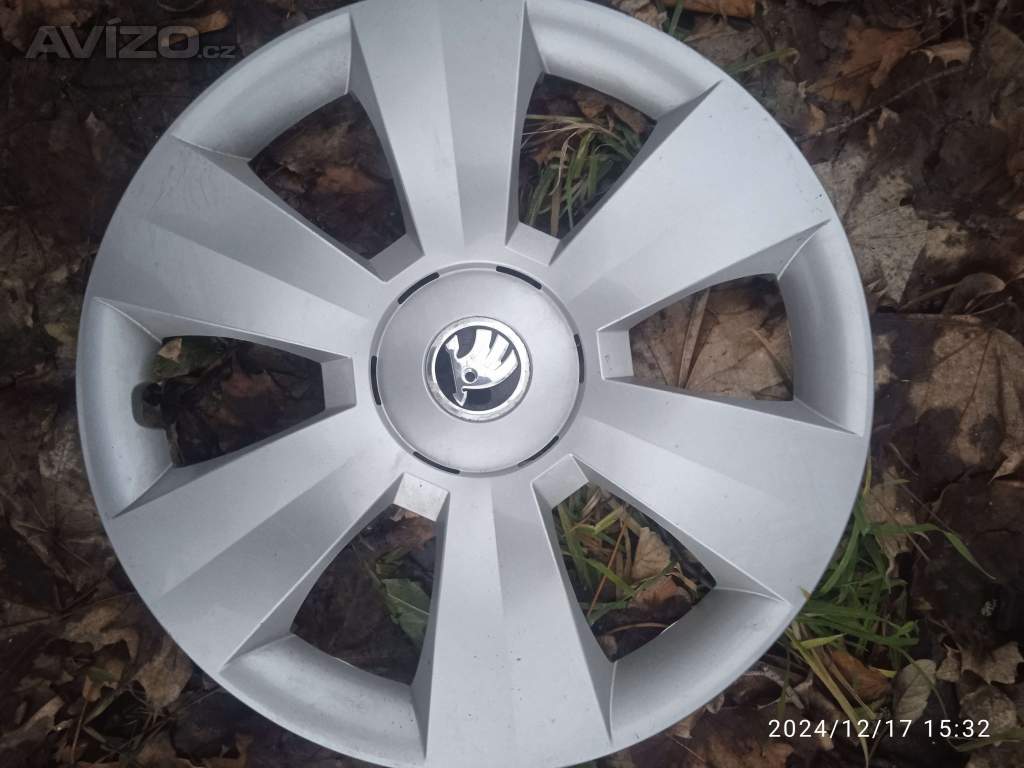 Škoda: originál poklice 15palcu,300k.c.