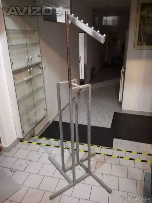 stojany, věšáky, štendry