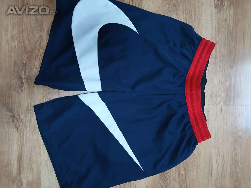Kraťasy nike
