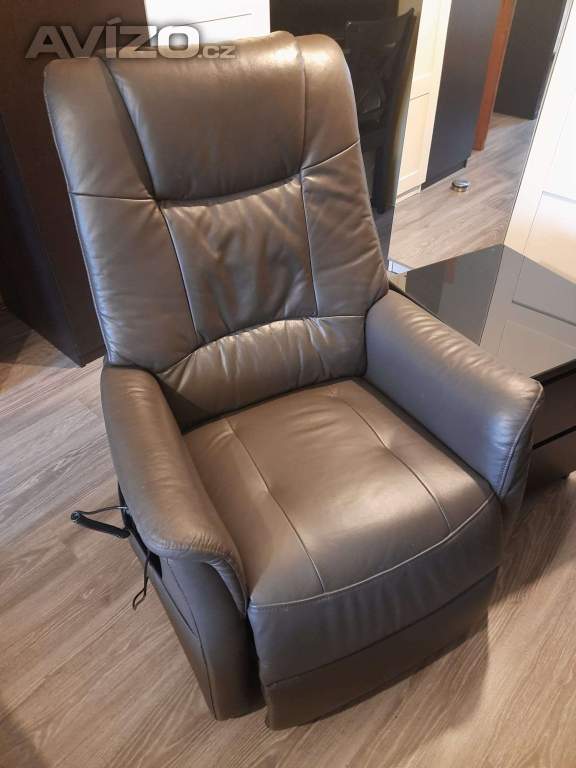 Prodám hnědé pohodlné kožené elektrické křeslo