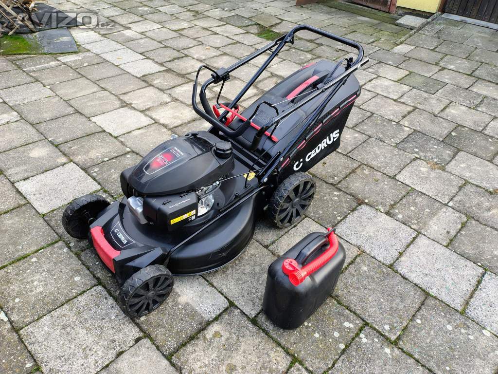 Sekačka na trávu 56, motor Honda