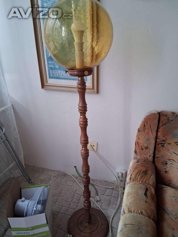 Stojací lampa